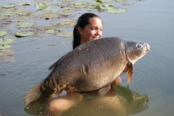 girls fishing 3